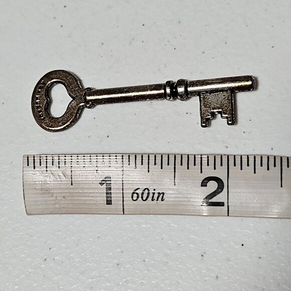 Antique Skeleton Key Heart Shaped Pendant Steampunk Gothic Vintage Fashion - Picture 5 of 5